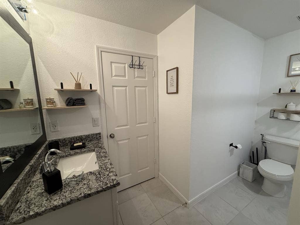 Looking for Female Roommate