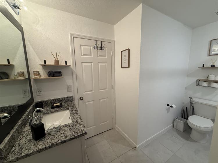 Looking for Female Roommate