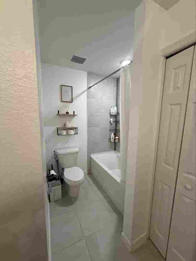 Looking for Female Roommate