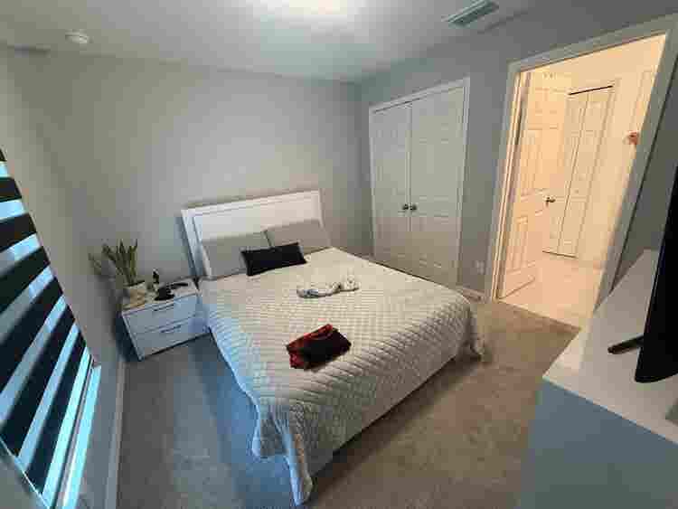 Looking for Female Roommate