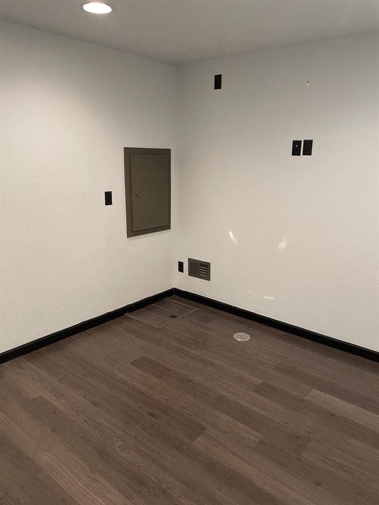 Looking for roommate