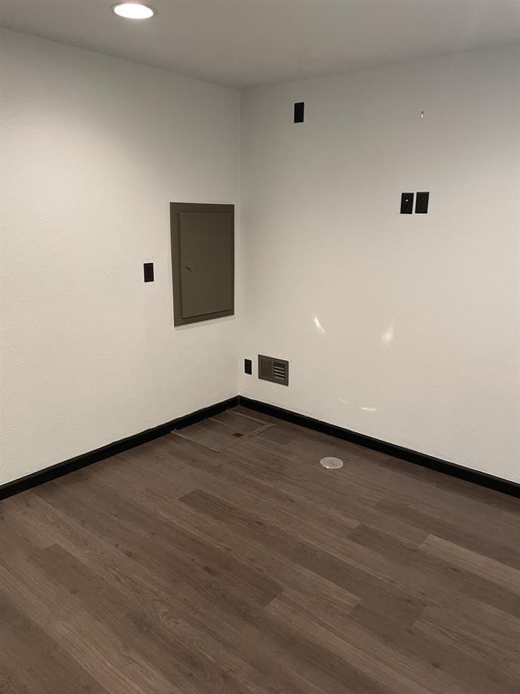 Looking for roommate