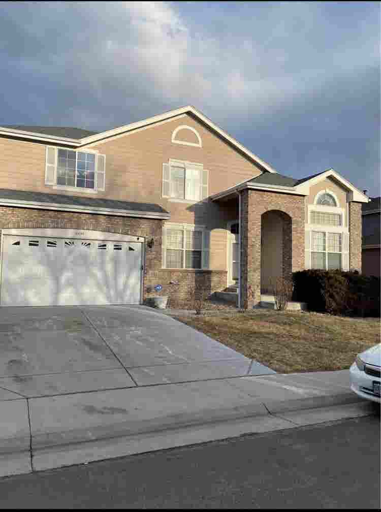 Looking for roommate