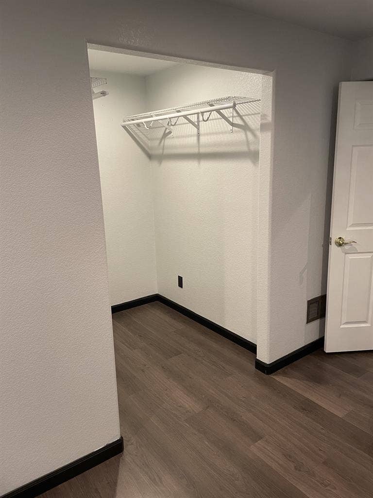 Looking for roommate