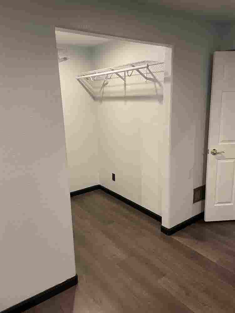 Looking for roommate