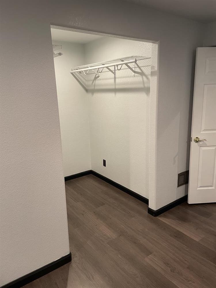 Looking for roommate