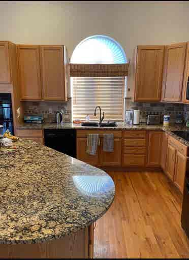 Looking for roommate