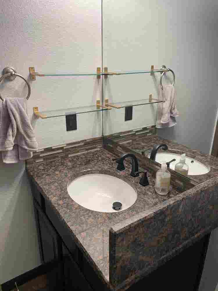 Looking for roommate