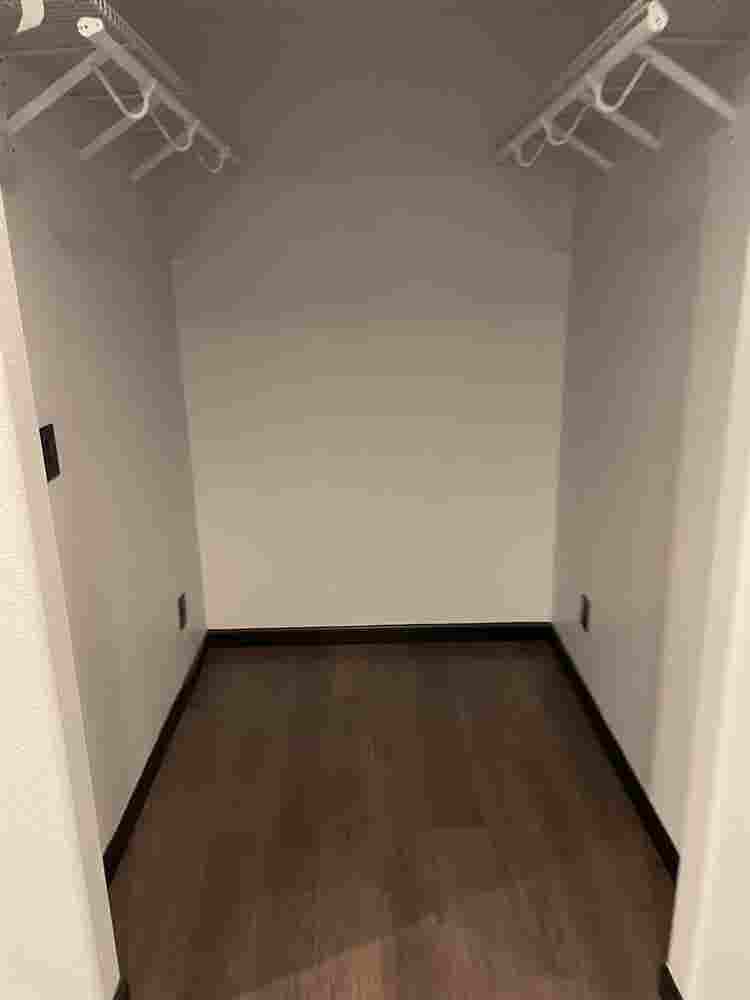 Looking for roommate
