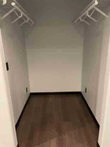 Looking for roommate
