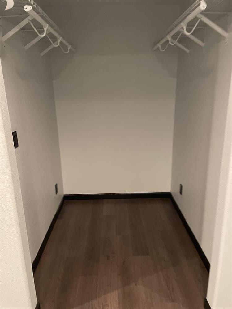 Looking for roommate