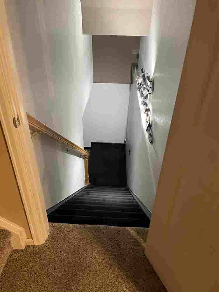Looking for roommate