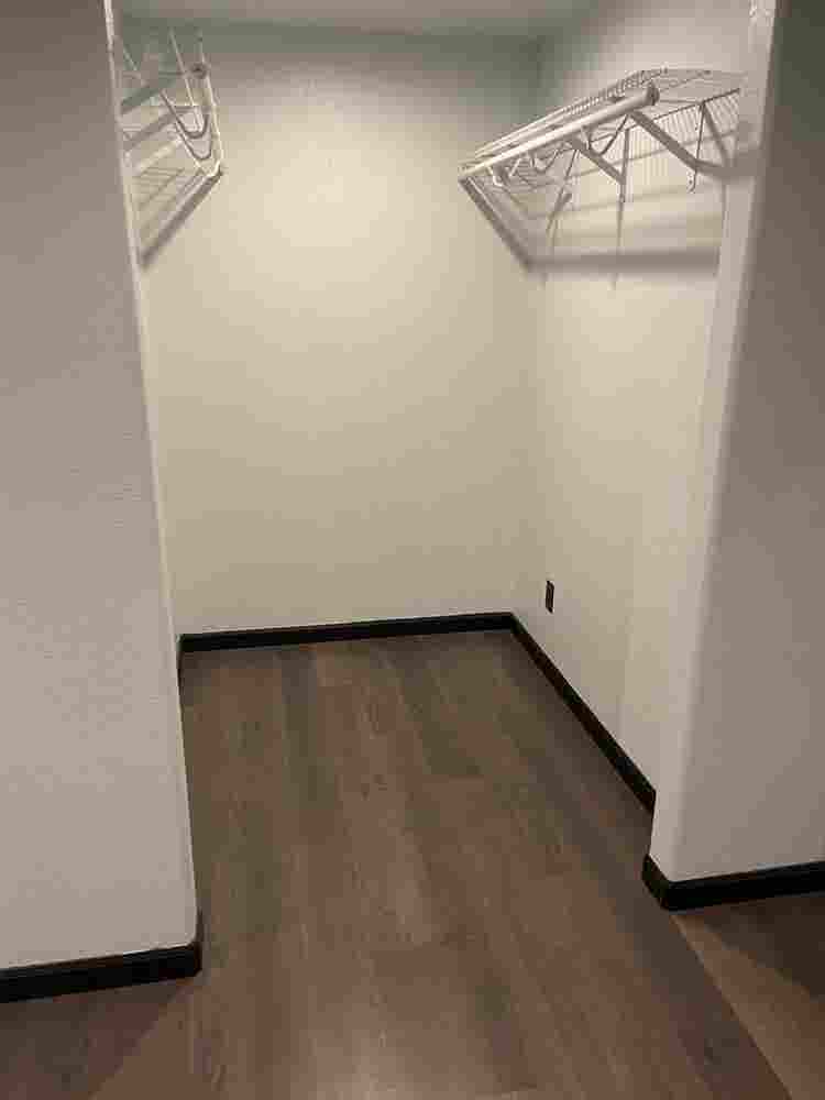 Looking for roommate
