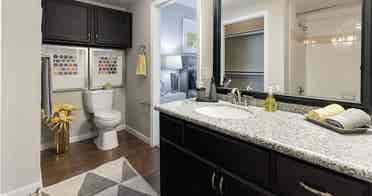 Private Bed & Bath / 3BR Apartment