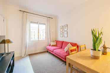 Habitación en piso moderno Sagrada