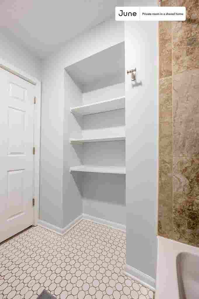 3 BR in Chicago