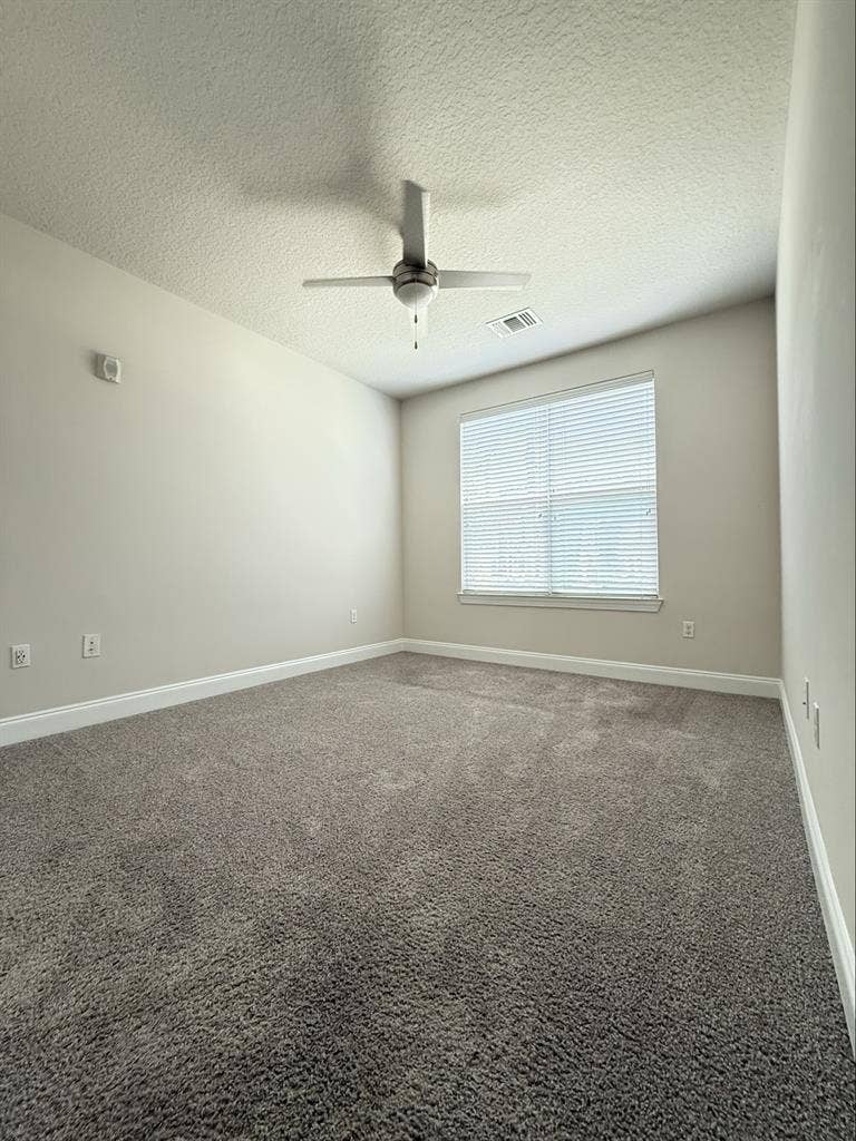 Rent suit in Millenia