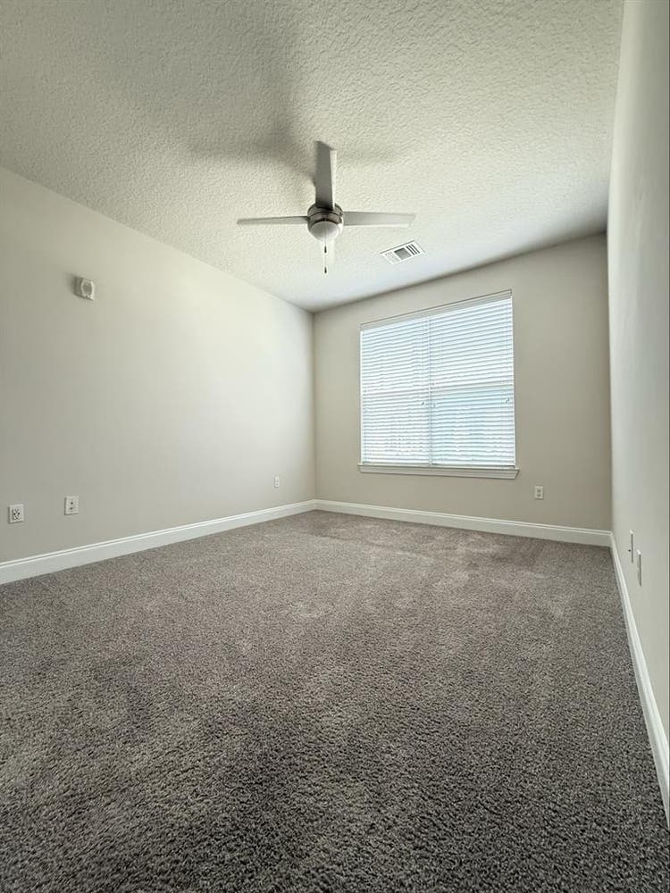 Rent suit in Millenia