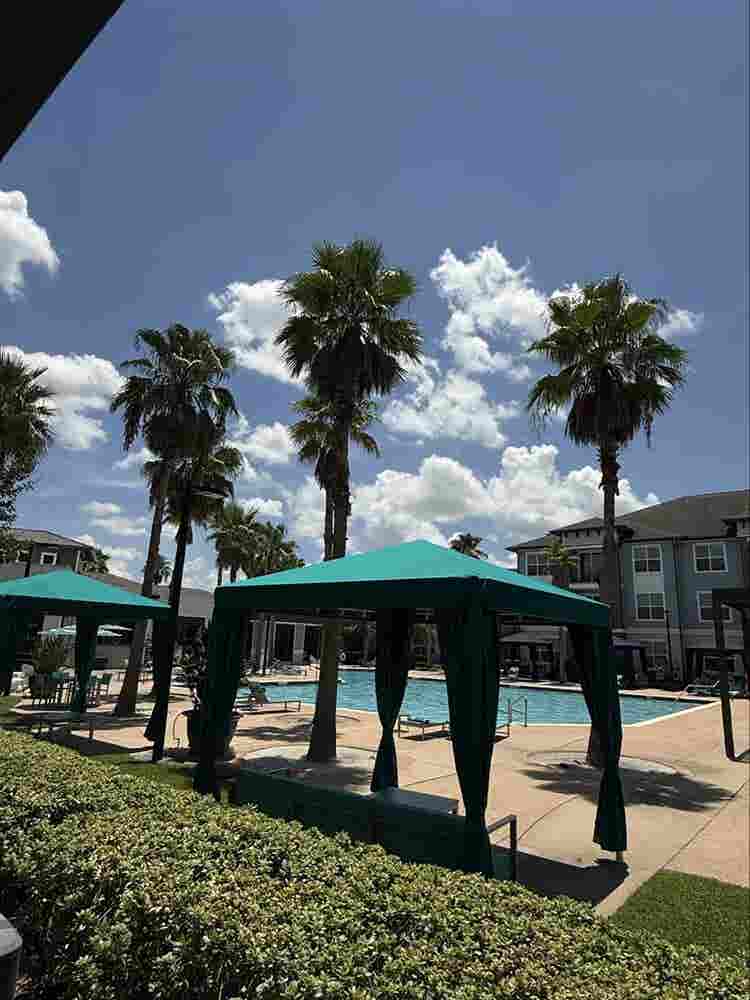 Rent suit in Millenia
