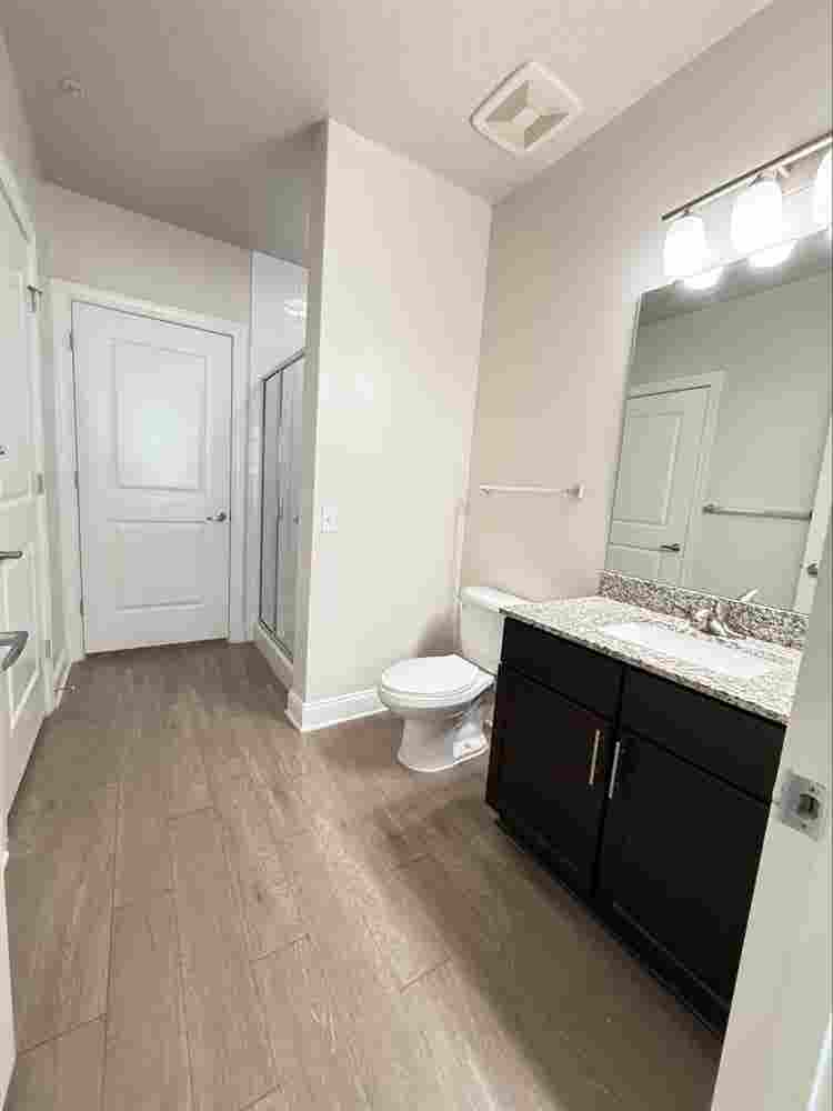 Rent suit in Millenia
