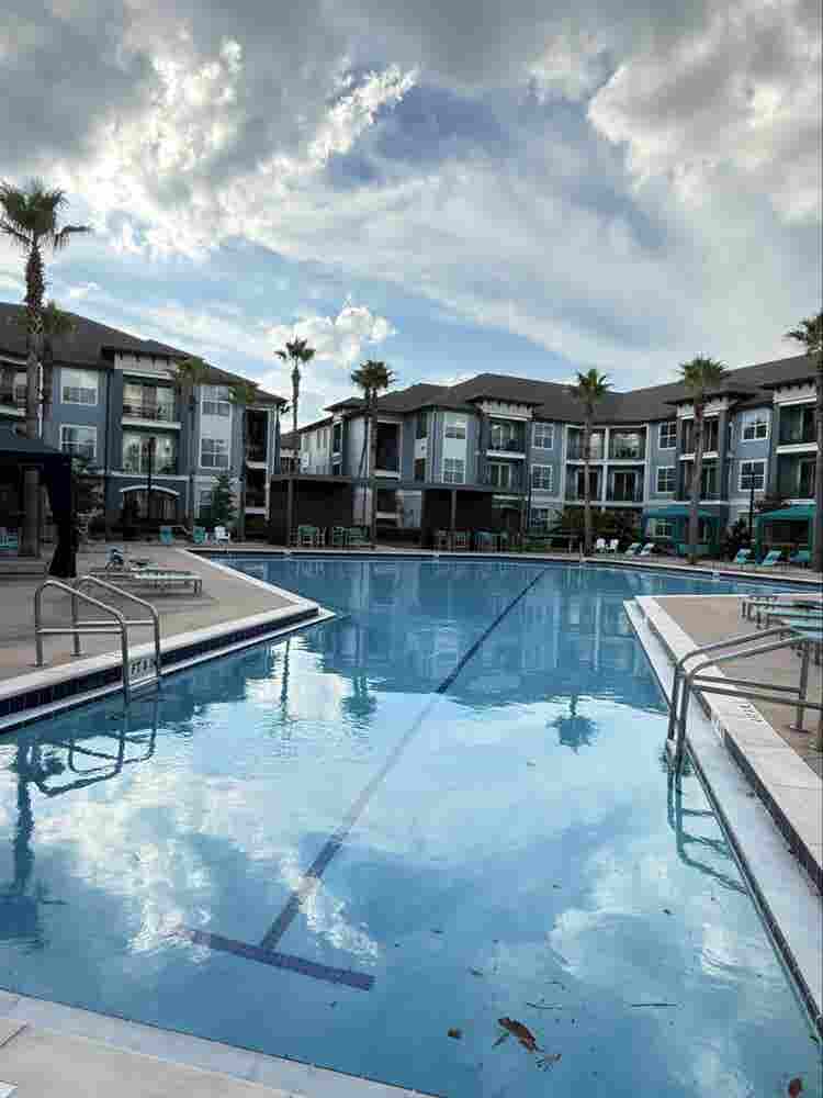 Rent suit in Millenia
