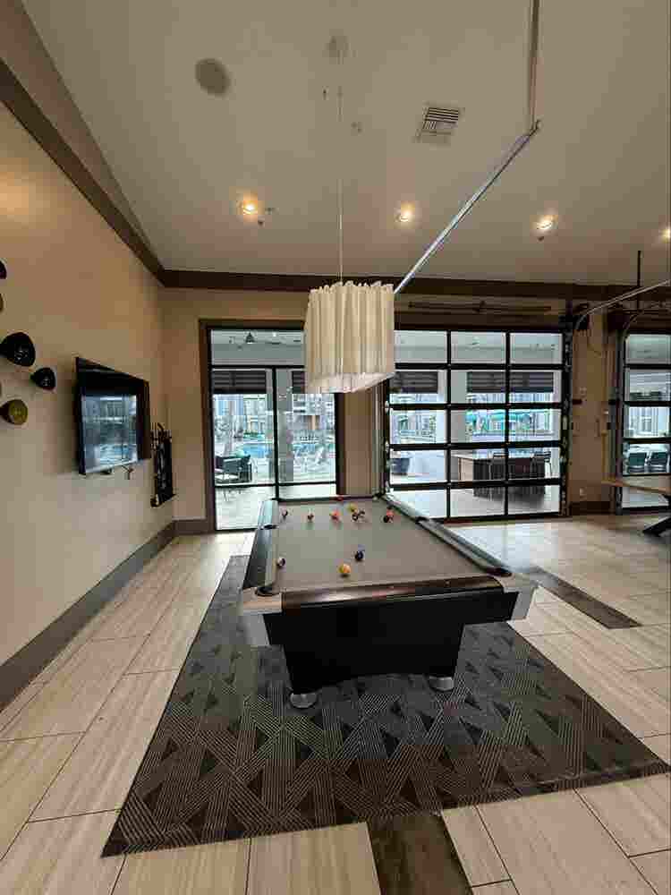 Rent suit in Millenia