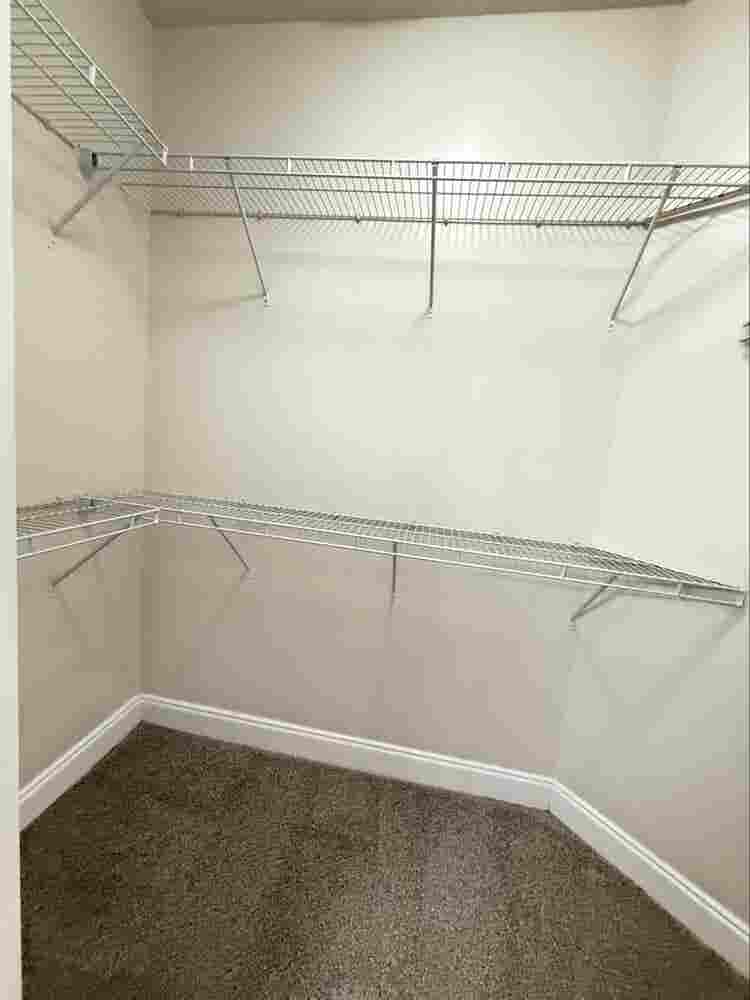 Rent suit in Millenia
