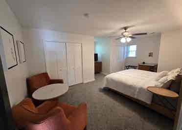 Jones Valley Oasis - Room B