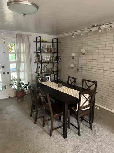 Looking for roommates!