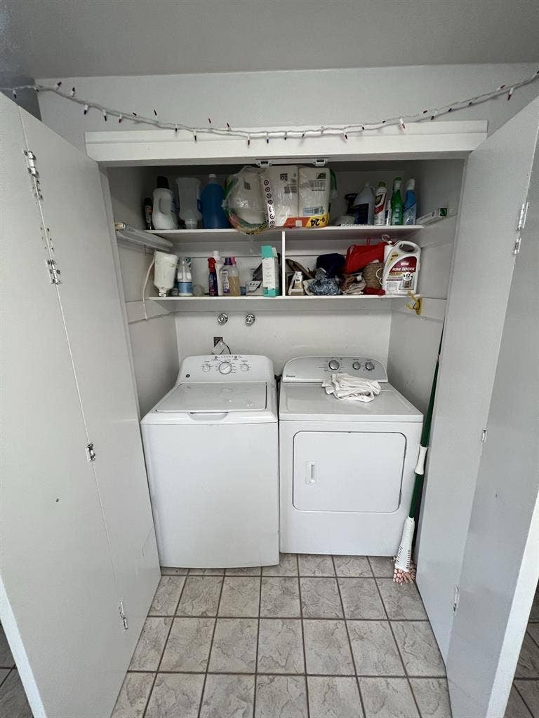 Looking for roommates!
