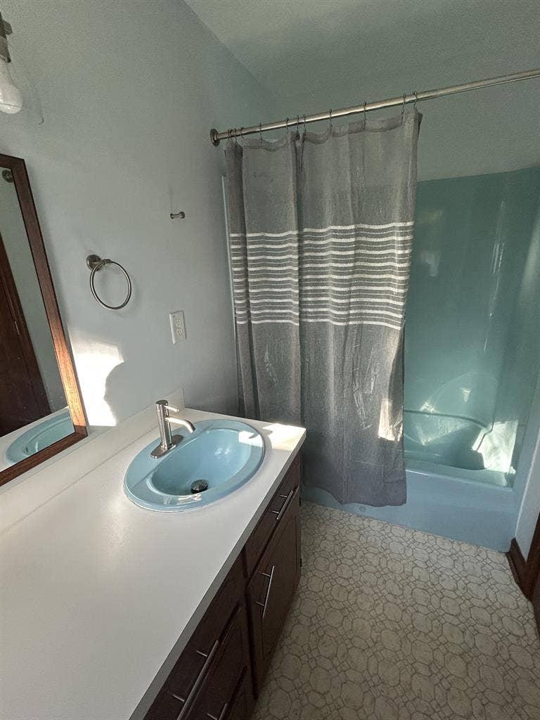 Large Master w/ Private Bathroom