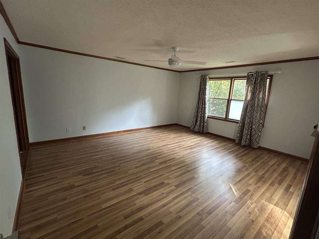 Large Master w/ Private Bathroom