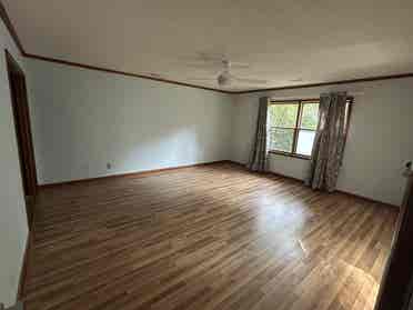 Large Master w/ Private Bathroom