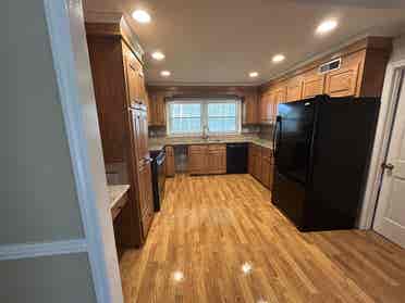Large Master w/ Private Bathroom