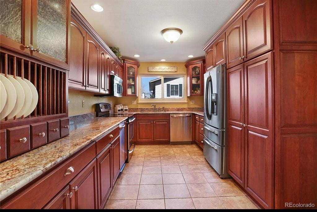 Roommate(s) Wanted