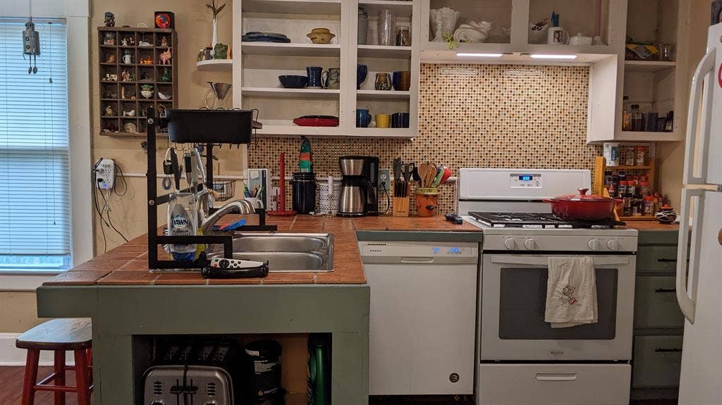 Artsy Home with Room available.