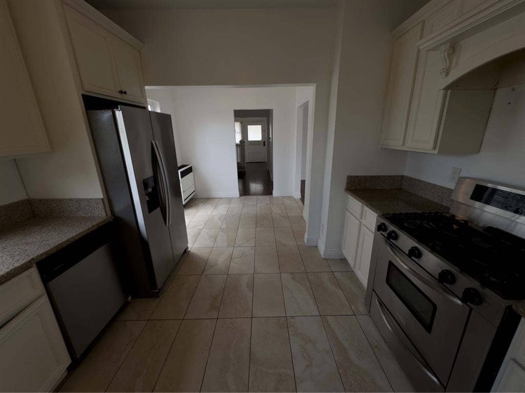 3 Bedrooms for rent