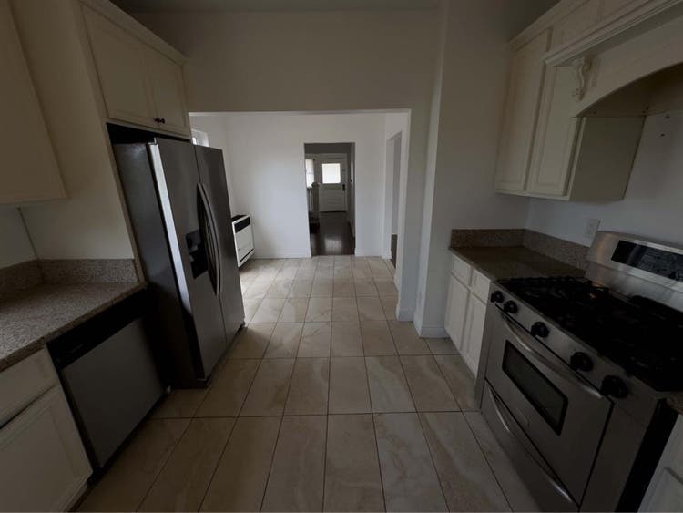3 Bedrooms for rent