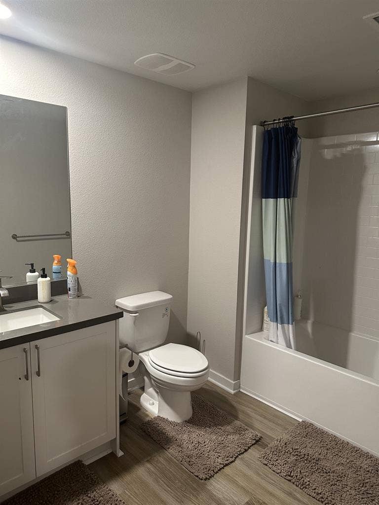 Private Room with bathroom in Tracy