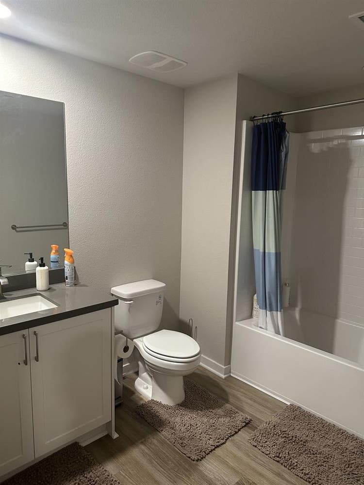 Private Room with bathroom in Tracy