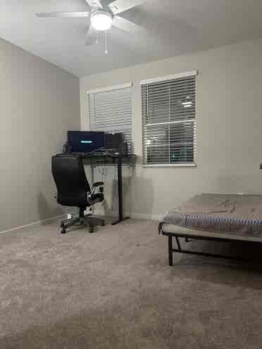 Private Room with bathroom in Tracy