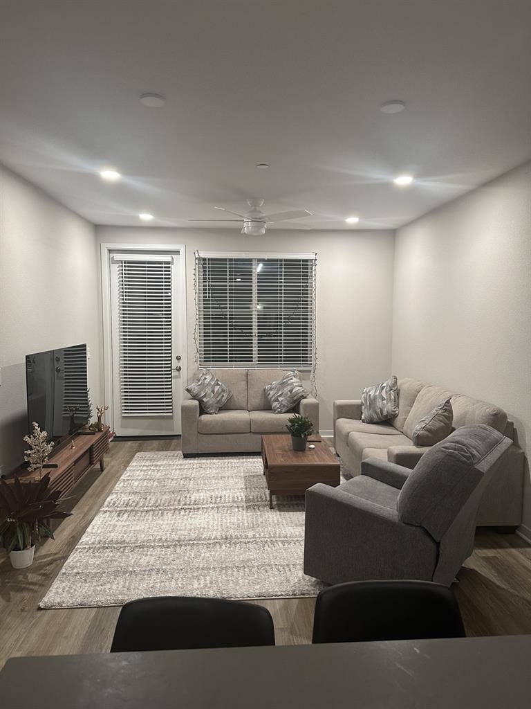 Private Room with bathroom in Tracy