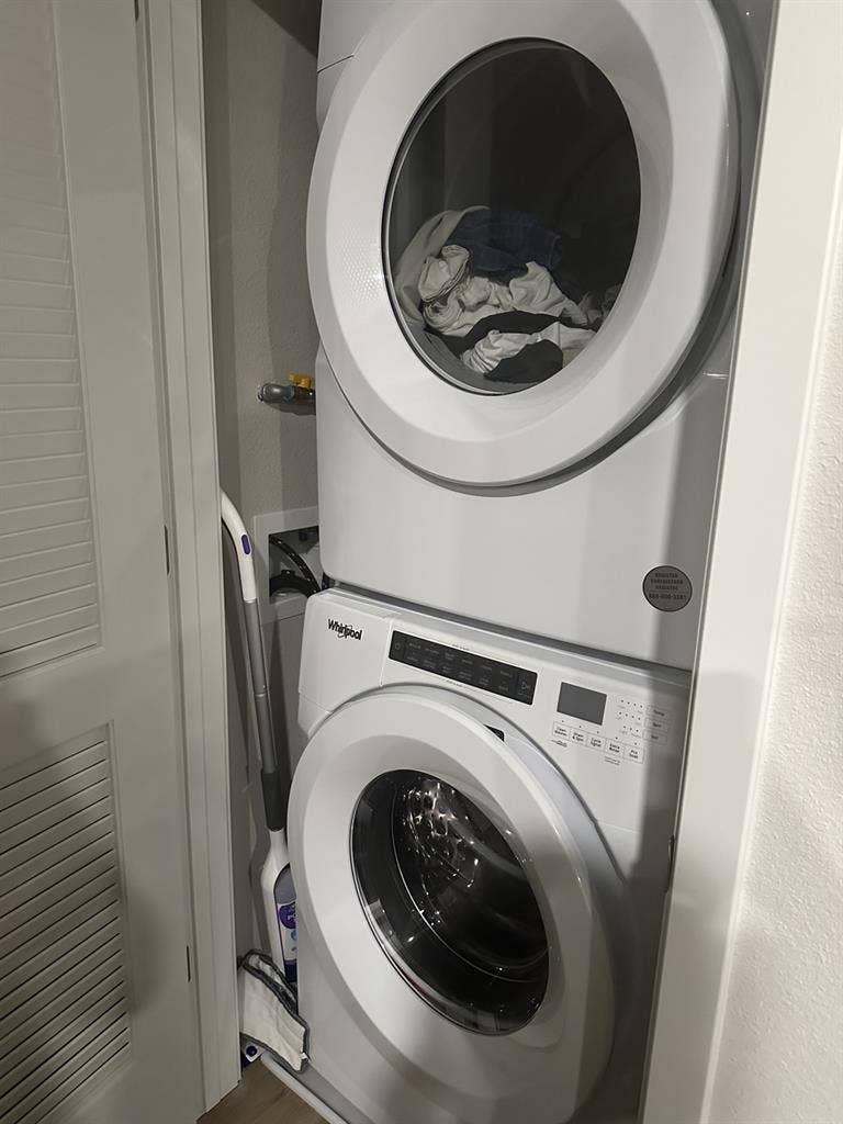 Private Room with bathroom in Tracy