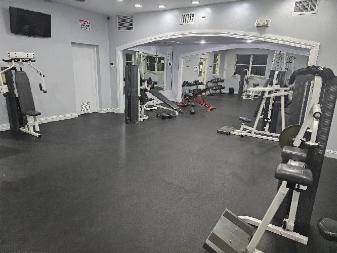 Spacious private room in Doral