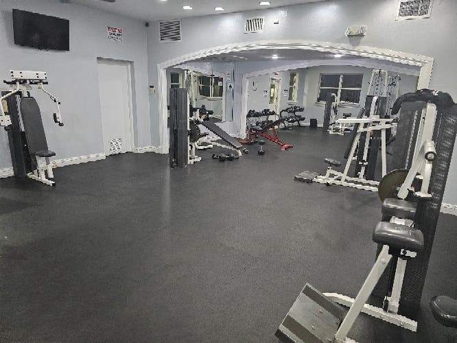 Spacious private room in Doral