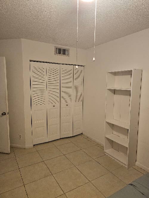 Spacious private room in Doral