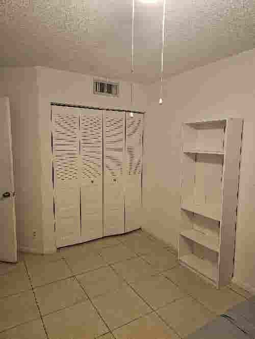 Spacious private room in Doral