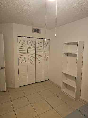 Spacious private room in Doral