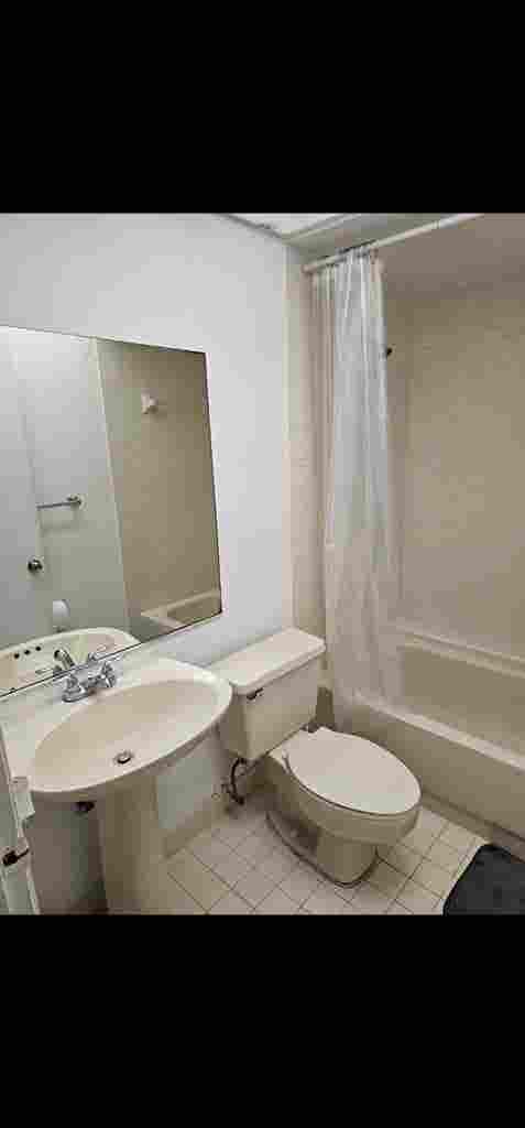 Spacious private room in Doral