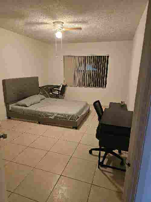 Spacious private room in Doral